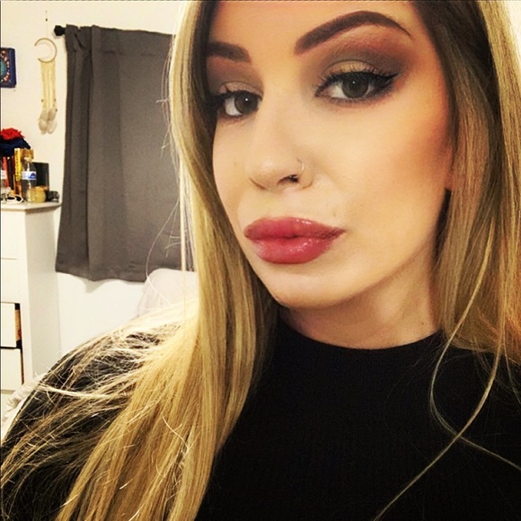 Meet your Posher, Louise - Picture 1 of 5